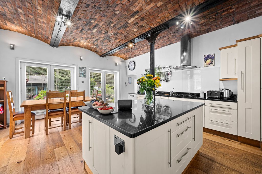 Property photo 1 of 52