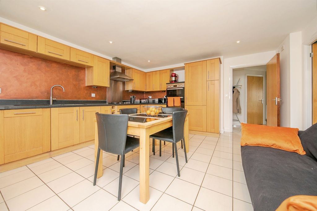 Property photo 2 of 20