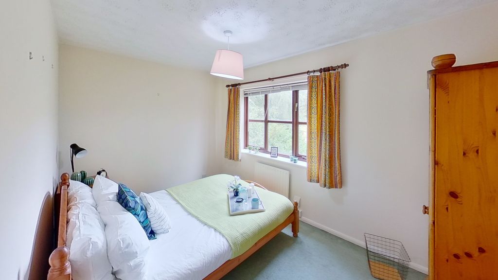 Property photo 3 of 10 Bedroom