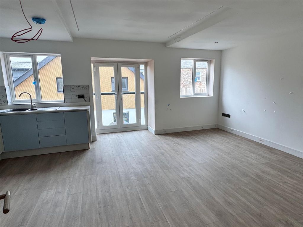 Property photo 2 of 4 Blue Kit Lounge.Jpg