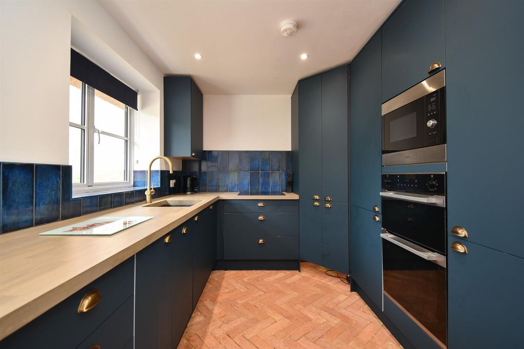 Property photo 3 of 24 Kitchen