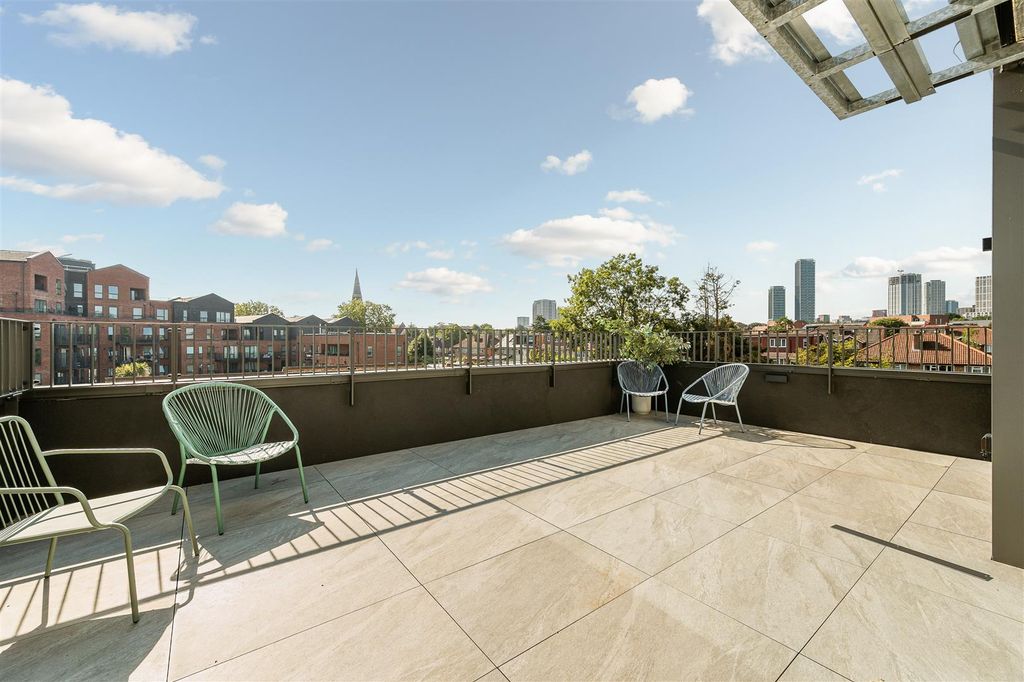 Property photo 3 of 25 Flat 37 -  94 East Acton Lane-9.Jpg