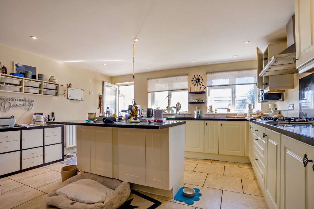 Property photo 3 of 38