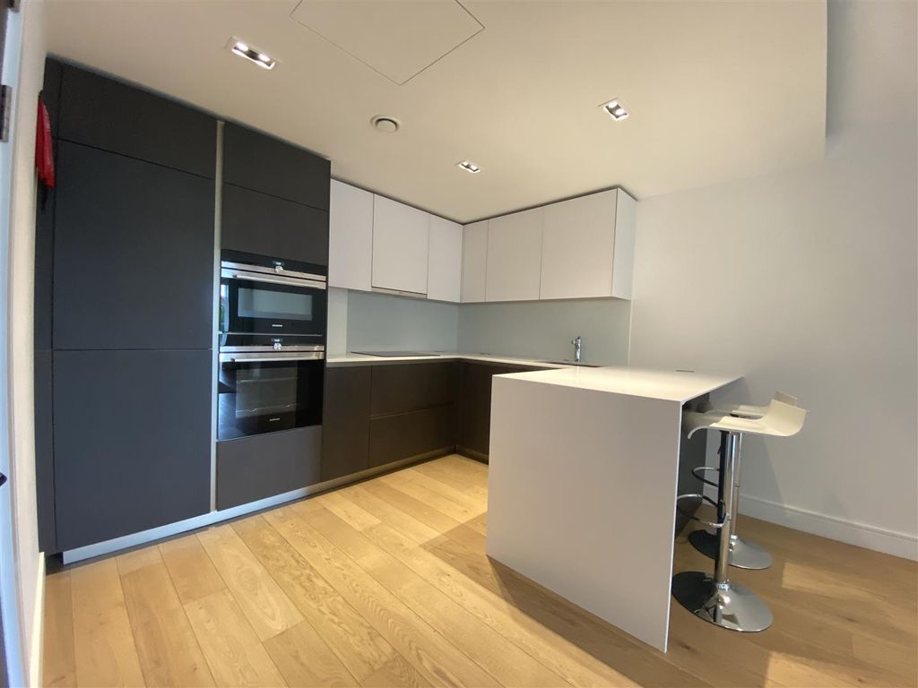 Property photo 3 of 7 Kitchen