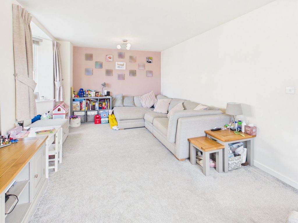 Property photo 2 of 25