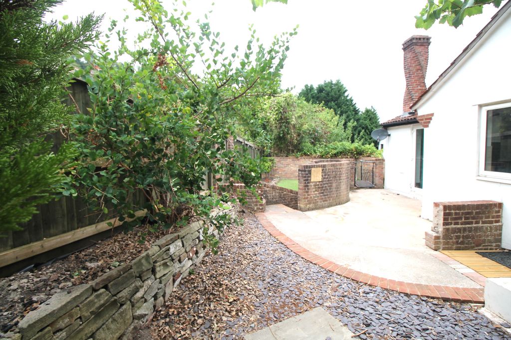 Property photo 3 of 24 Gardens