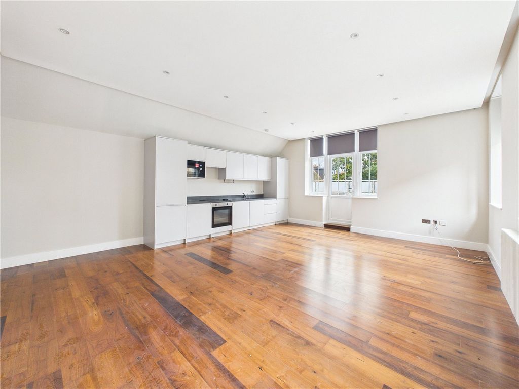 Property photo 2 of 12 Picture No. 11