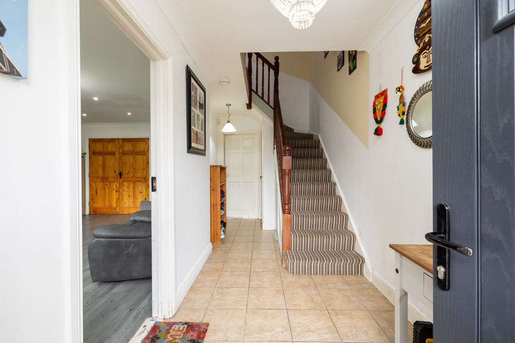 Property photo 2 of 23