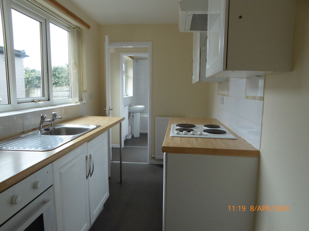 Property photo 1 of 10 Kitchen