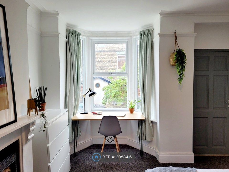 Property photo 1 of 18 Bedroom 1