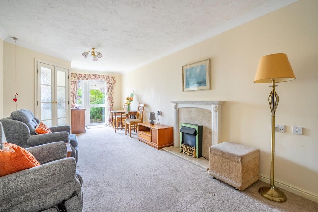 Property photo 2 of 11 Living Room