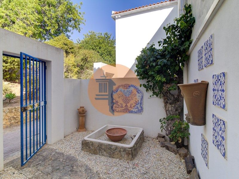 Property photo 3 of 35