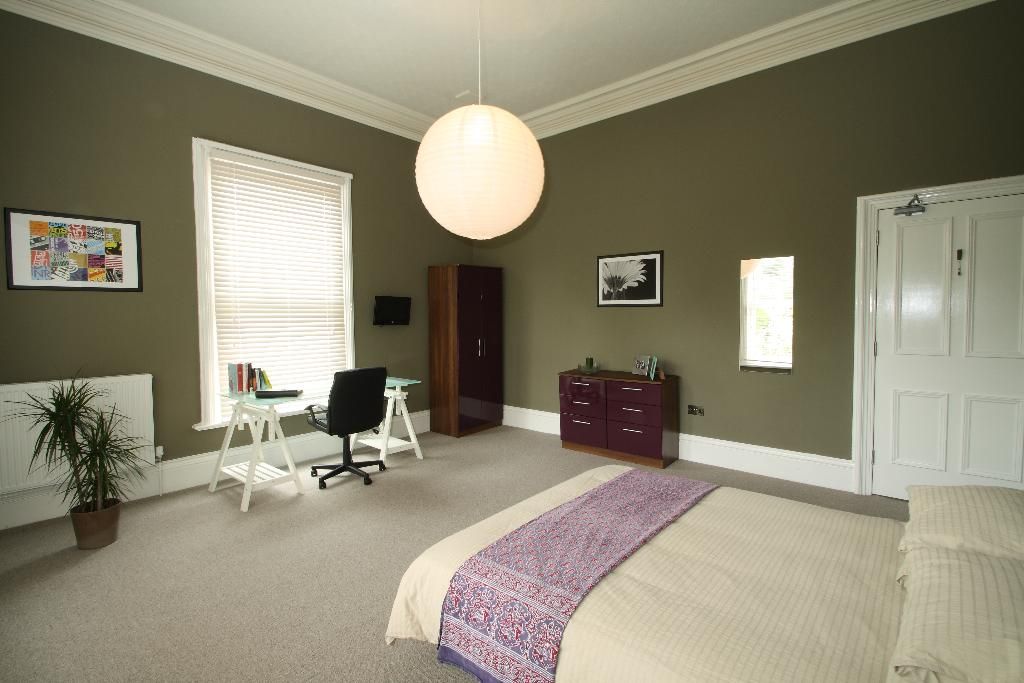 Property photo 3 of 7 F2.7Aws Bedroom