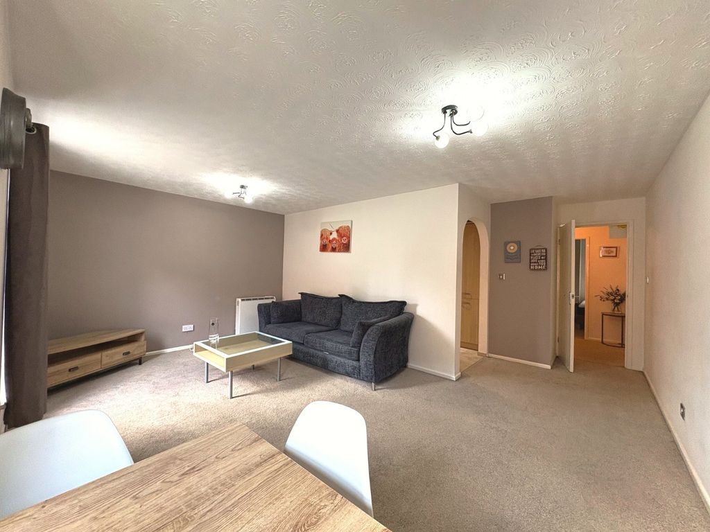 Property photo 2 of 11 Lounge