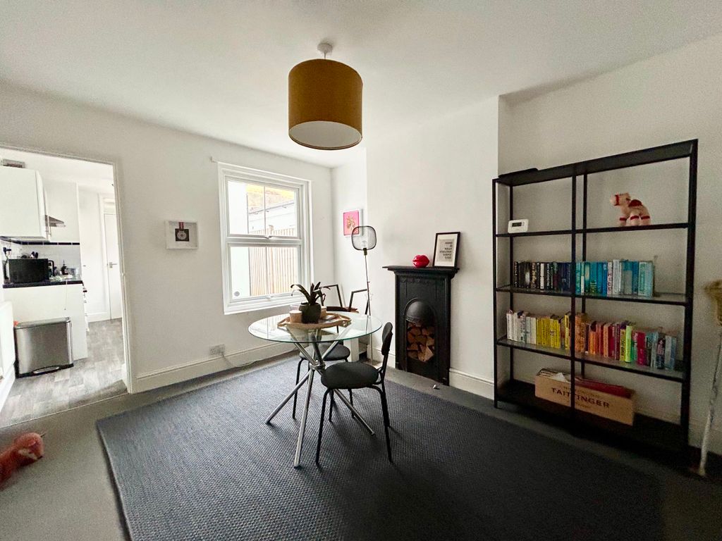 Property photo 3 of 7