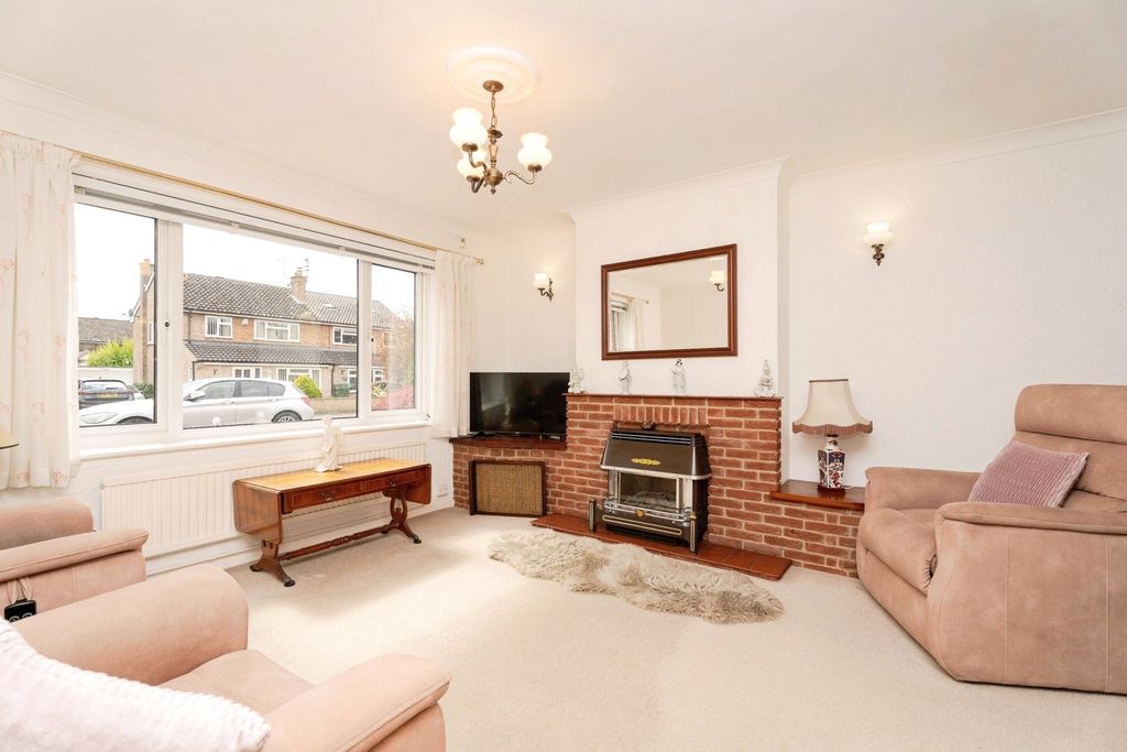Property photo 3 of 17 Photo
