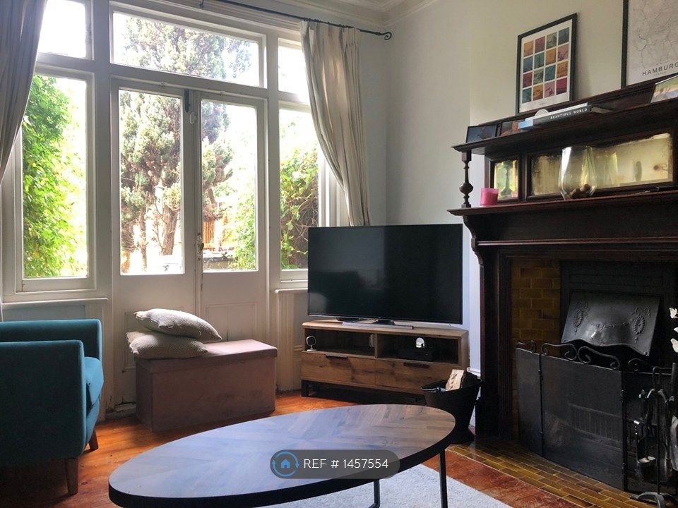 Property photo 3 of 5 Lounge French Doors To Garden Unfurnished