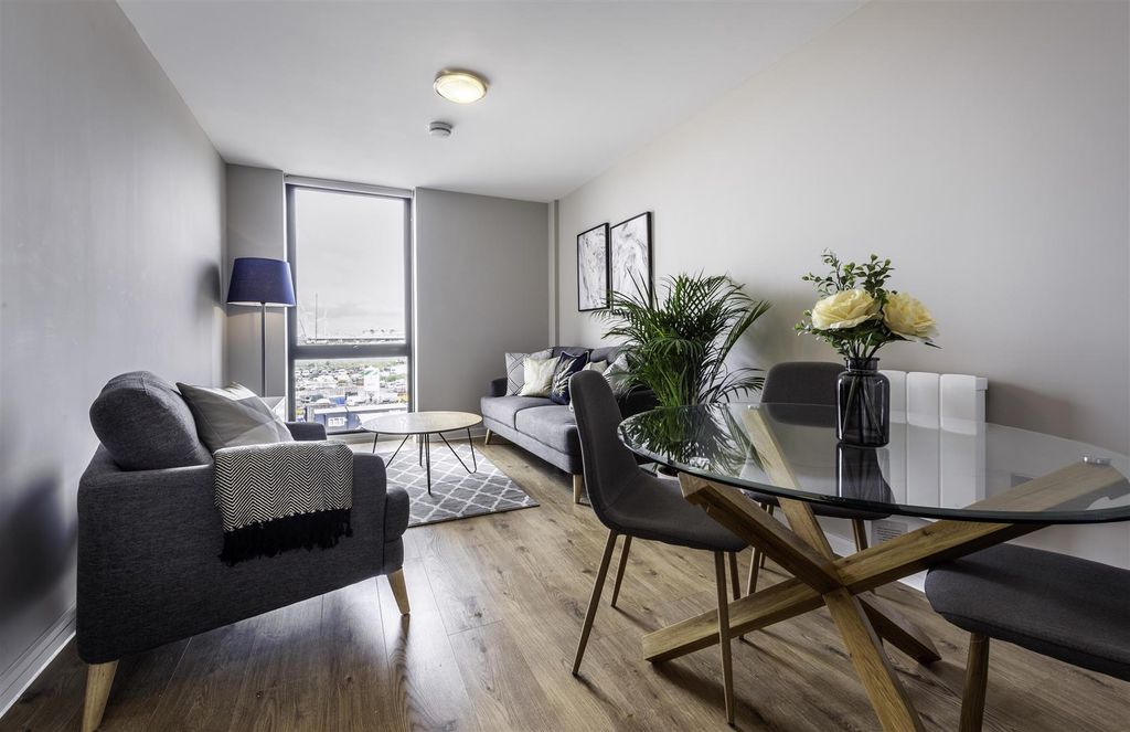 Property photo 1 of 7 02-Flat16.Jpg