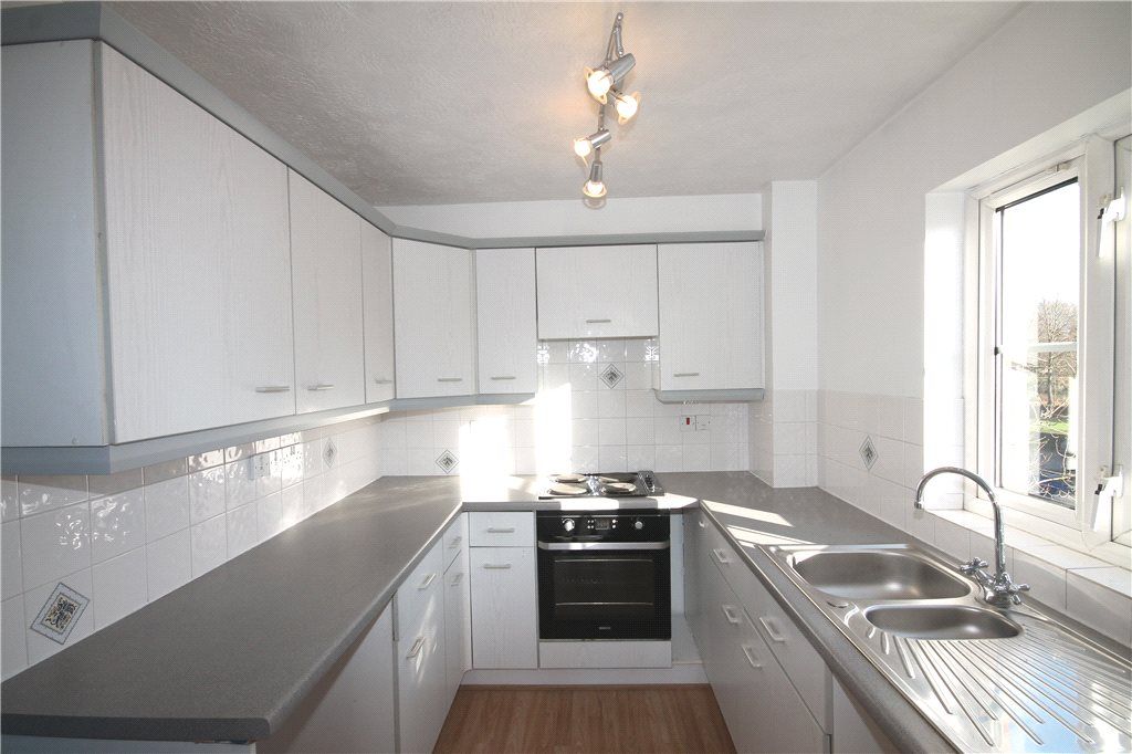 Property photo 3 of 6 Kitchen