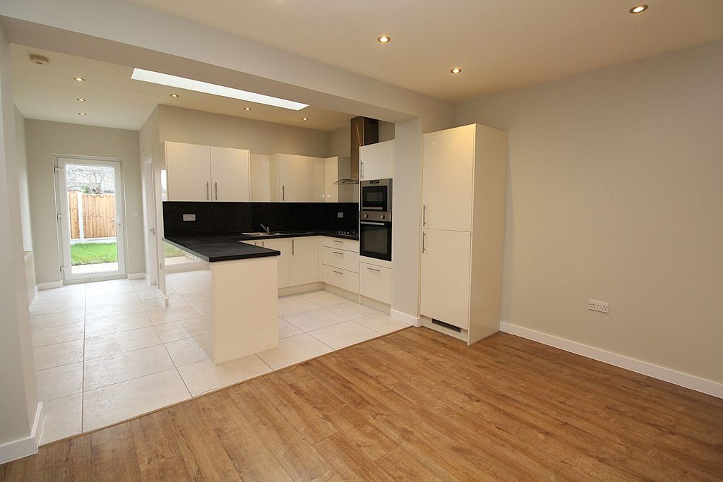 Property photo 2 of 9 Kitchen Diner