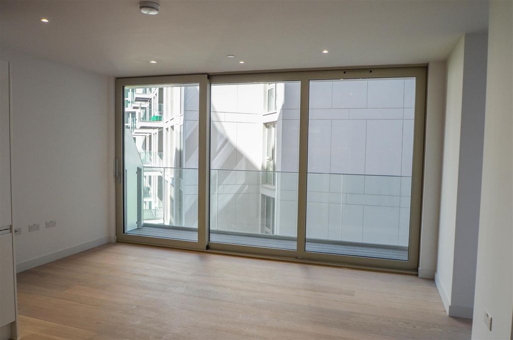 Property photo 3 of 9 Living Room