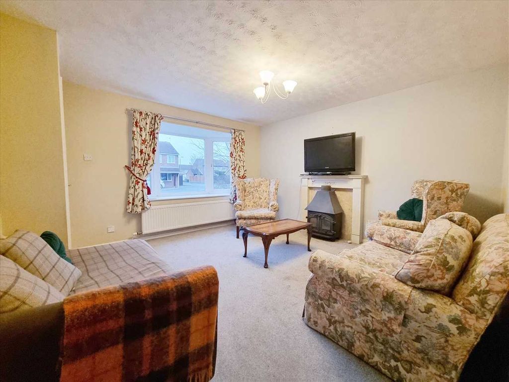 Property photo 2 of 9 Lounge: