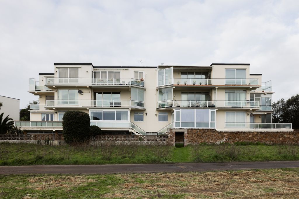 Property photo 1 of 20