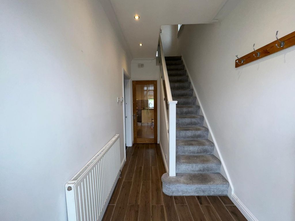 Property photo 3 of 21 Hallway