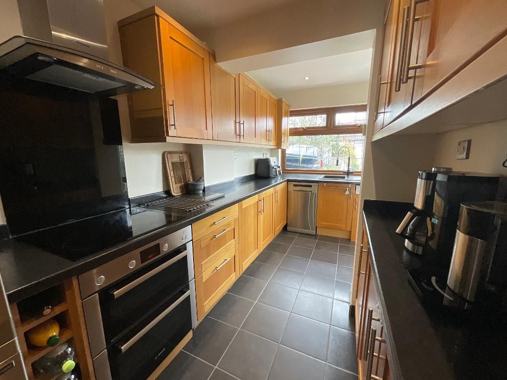 Property photo 3 of 16 Kitchen 15'7 x 7'3>6'4