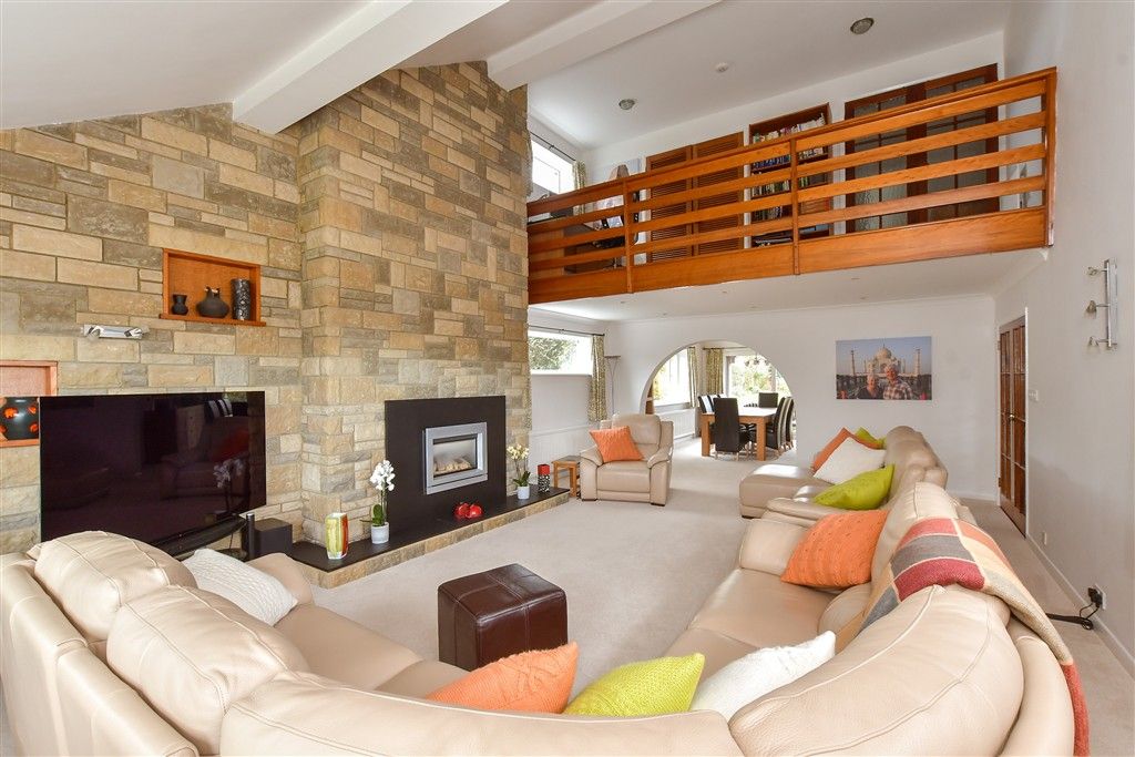 Property photo 1 of 14 Lounge