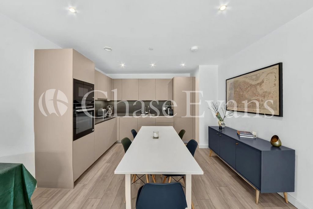 Property photo 3 of 12 Kitchen