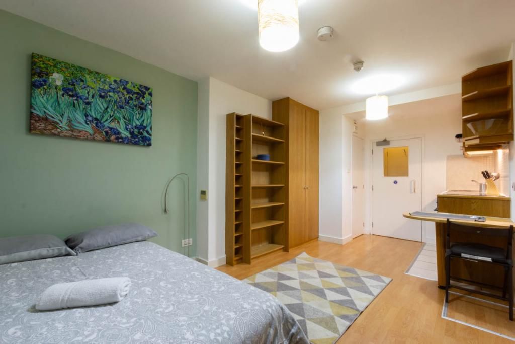 Property photo 1 of 8 Studio To Rent