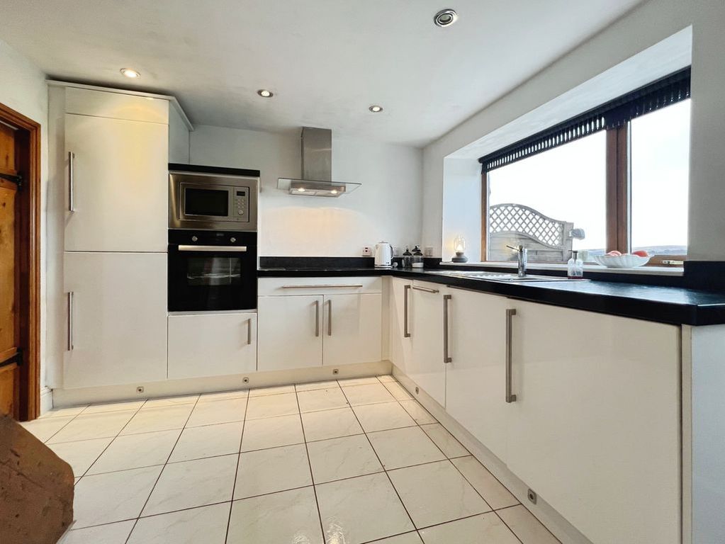 Property photo 3 of 22 Kitchen