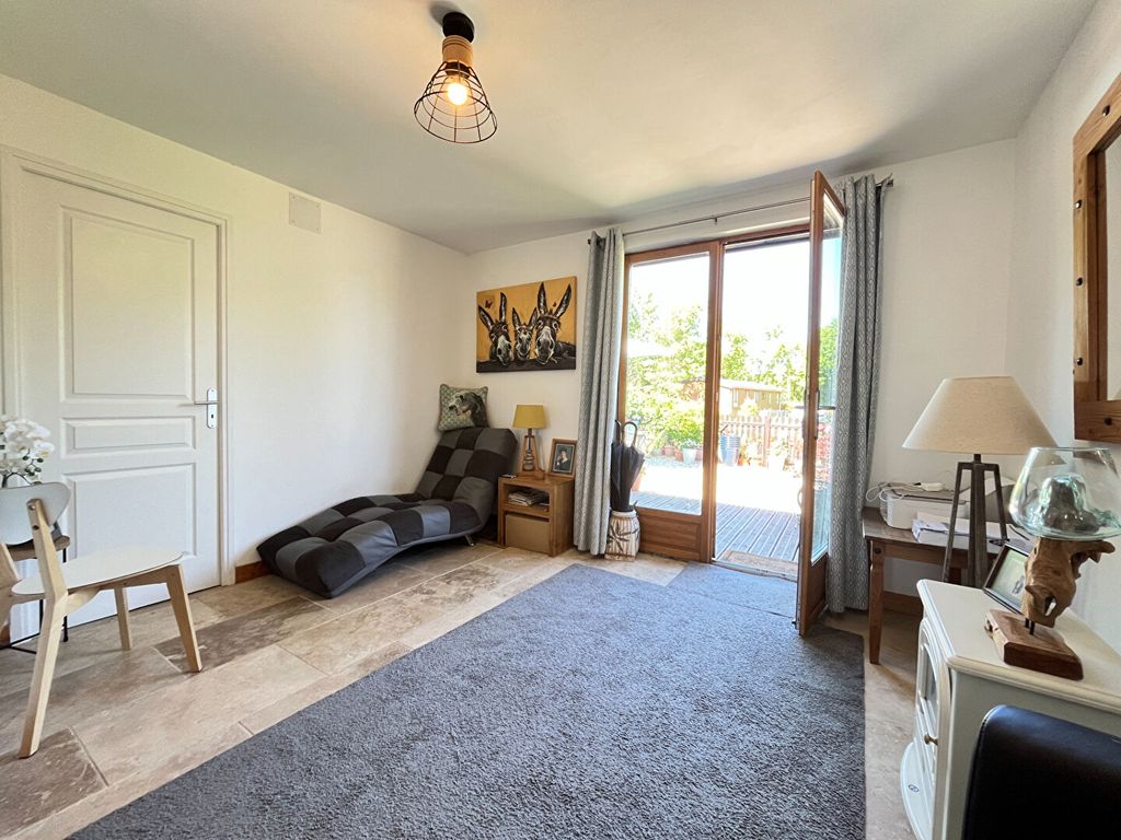 Property photo 3 of 12 60807230c