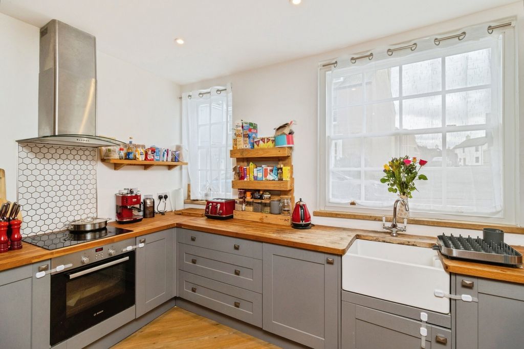 Property photo 3 of 17 Pbox-Img.Jpg