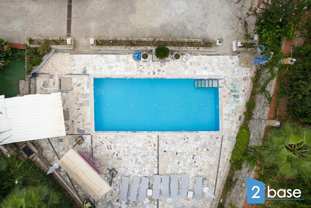 Property photo 3 of 37