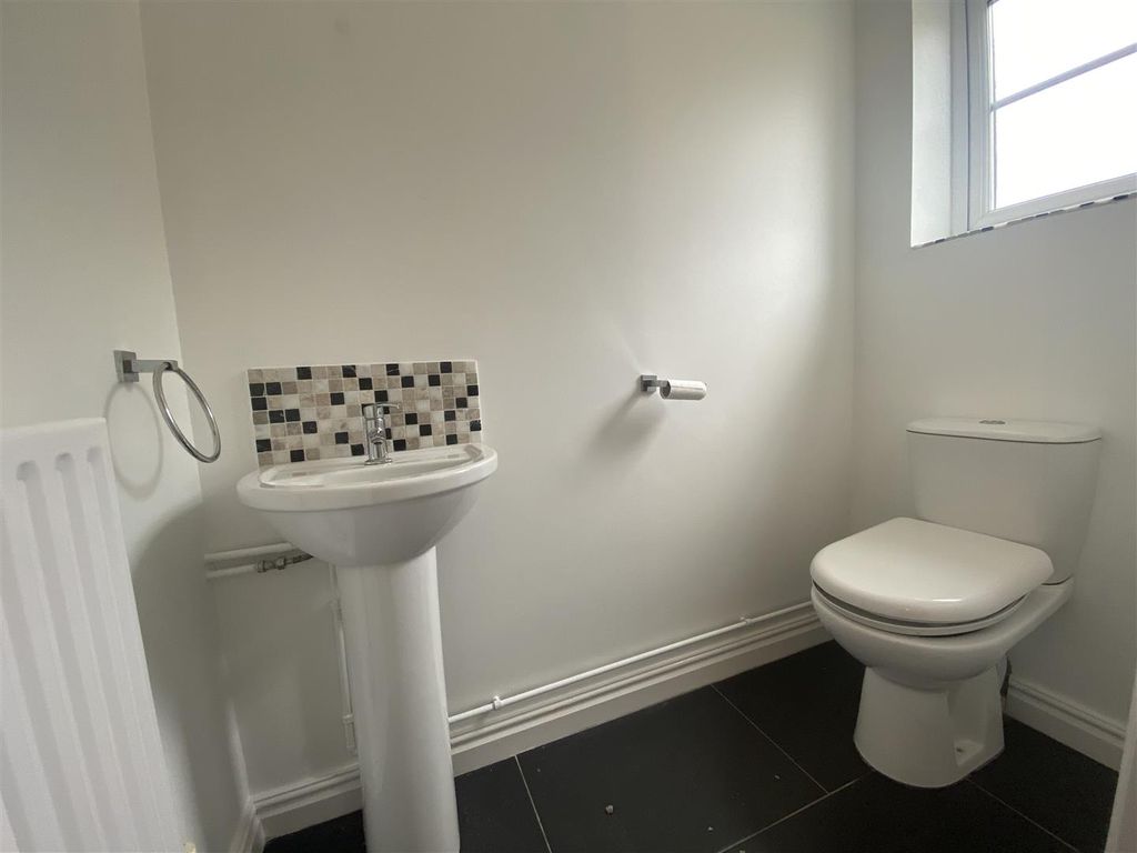 Property photo 3 of 13 Guest Cloakroom