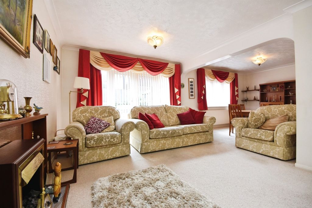 Property photo 2 of 17