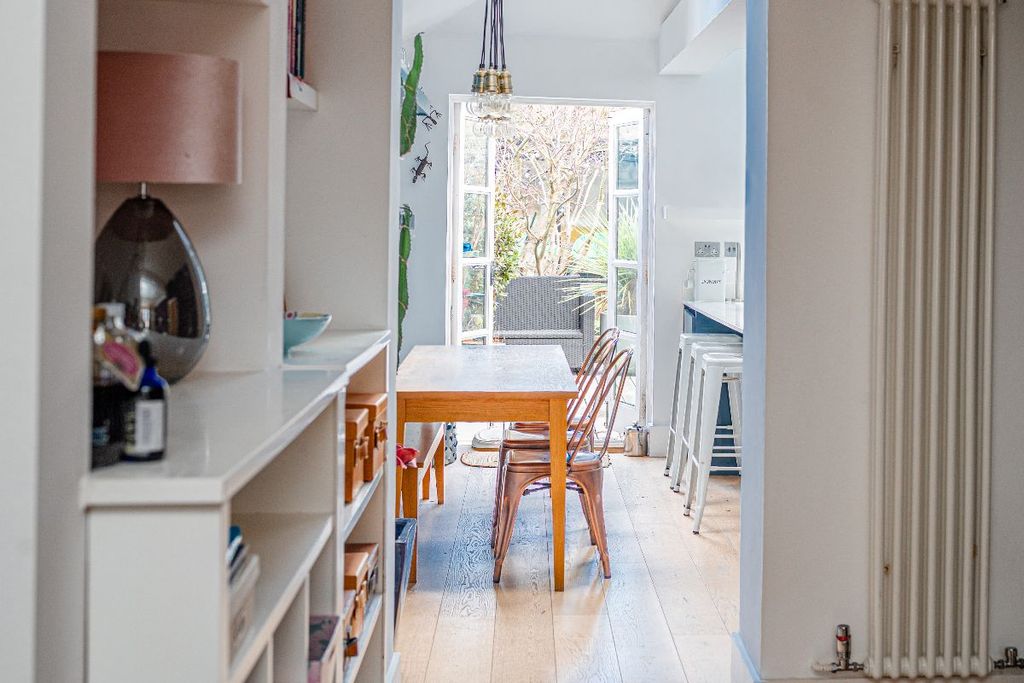 Property photo 2 of 40