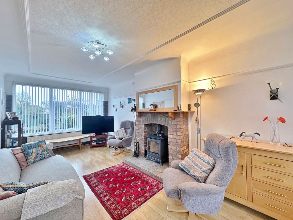 Property photo 2 of 28 Photo 3