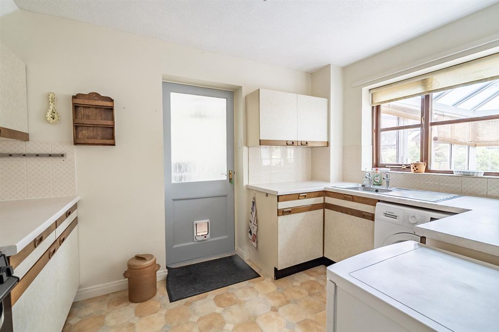 Property photo 3 of 15 Kitchen