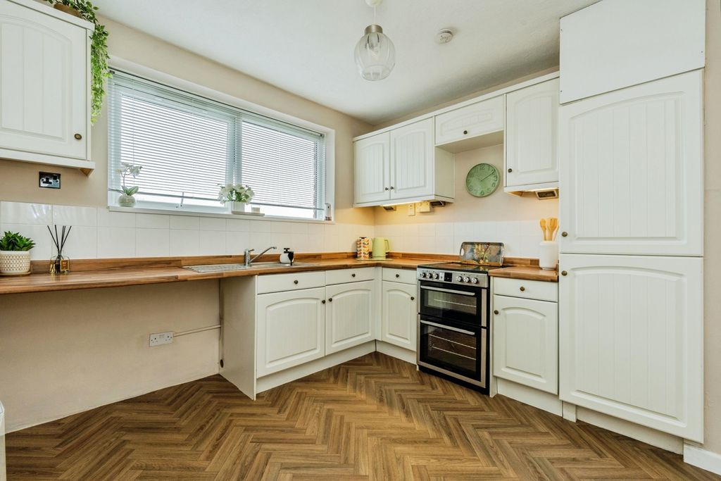 Property photo 3 of 12 Pbox-Img.Jpg