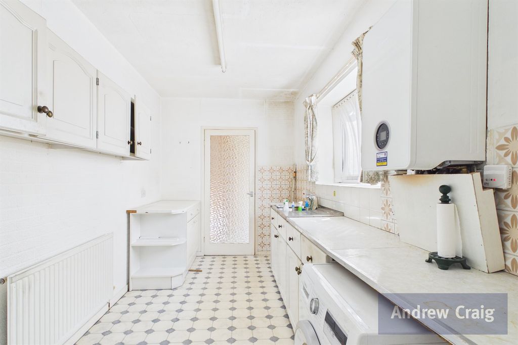 Property photo 3 of 14 Kitchen