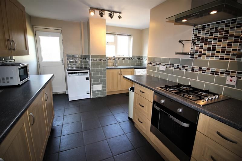 Property photo 2 of 10 Kitchen