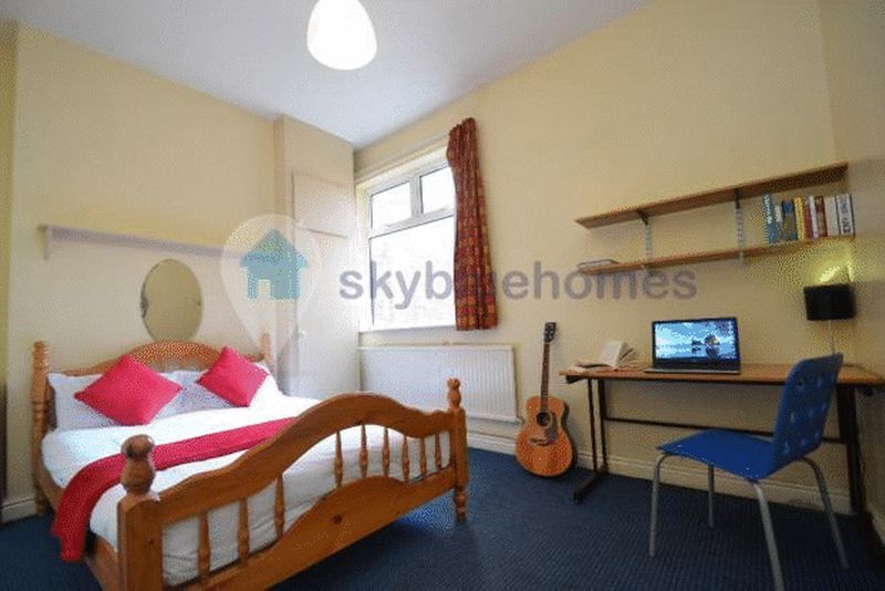 Property photo 2 of 6 Photo 4