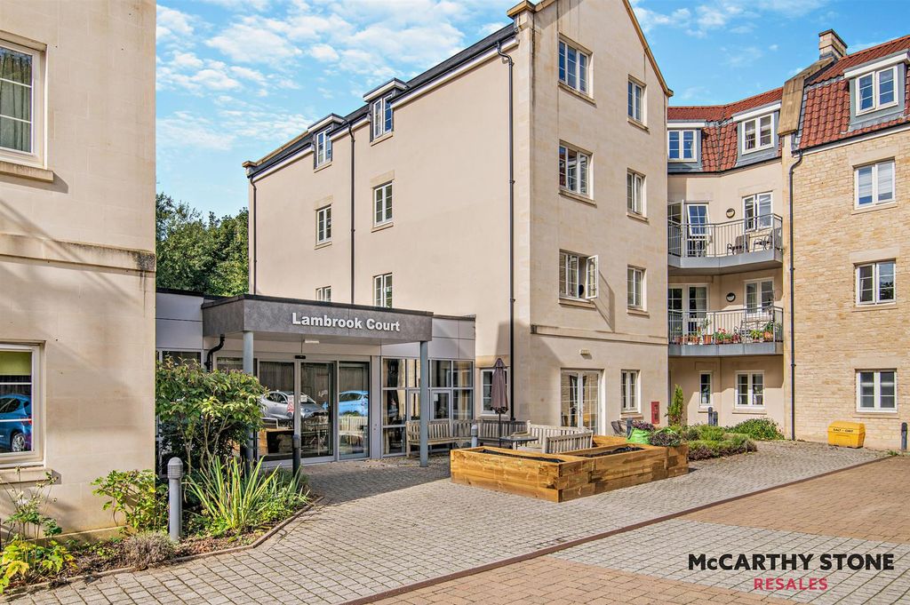 Property photo 1 of 18 Lambrook Court