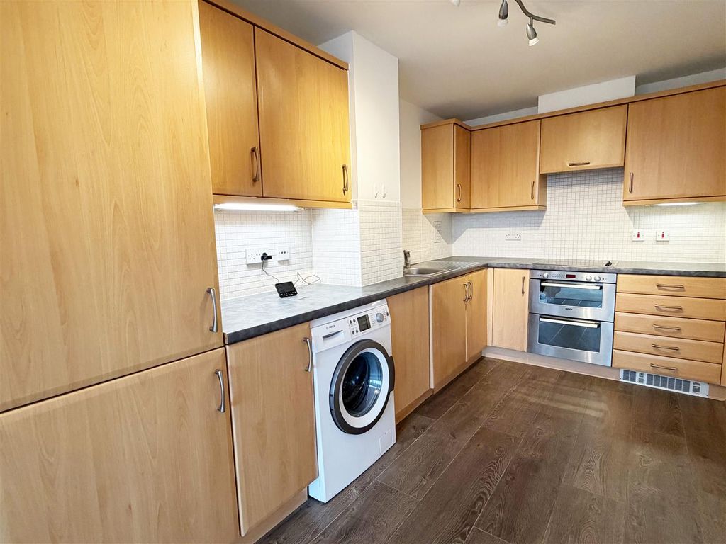 Property photo 2 of 11 Ta Kitchen1 Copy.Jpg