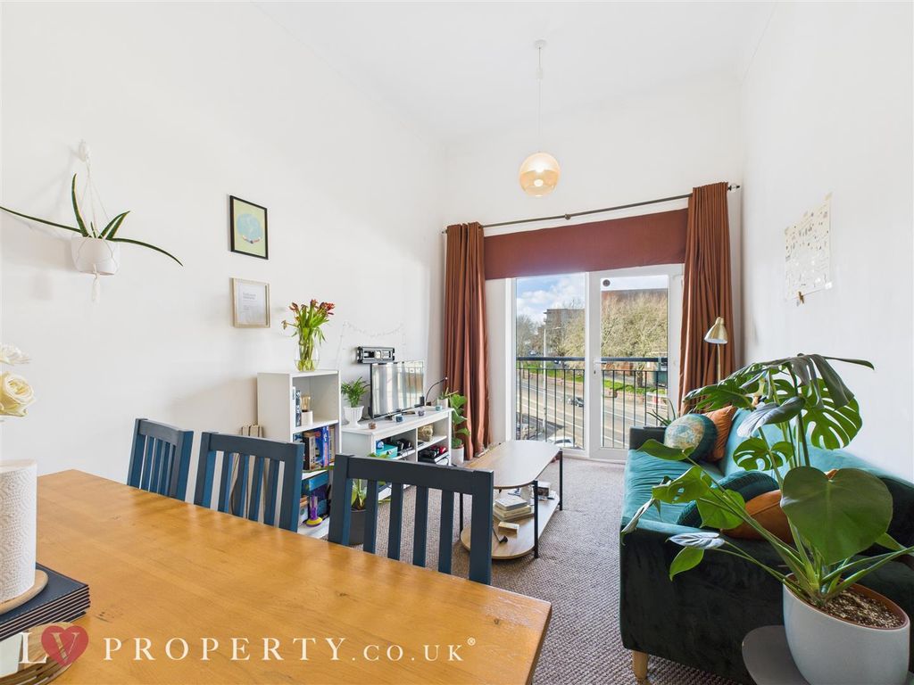 Property photo 3 of 10 Cam05016G0-Pr0052-Still006.Jpg
