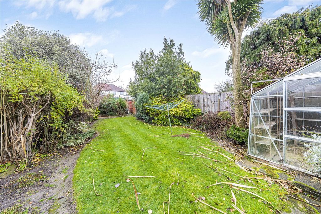 Property photo 2 of 12 Garden