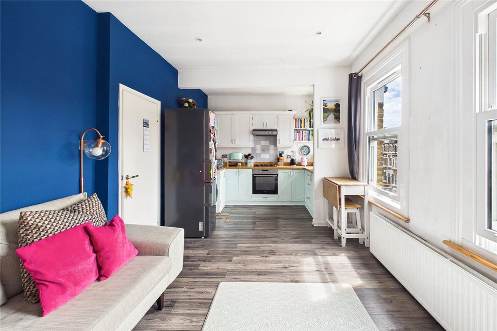 Property photo 3 of 11 Picture No. 10